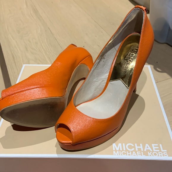 Michael Kors heels EUC - Picture 1 of 4